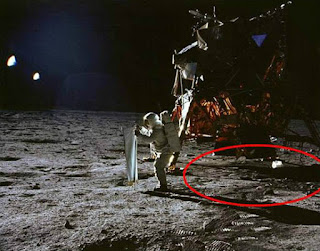 Foto De Astronauta Al Lado Del Modulo Lunar