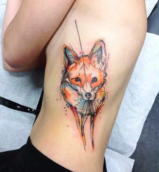 tatuaje de zorro en las costillas