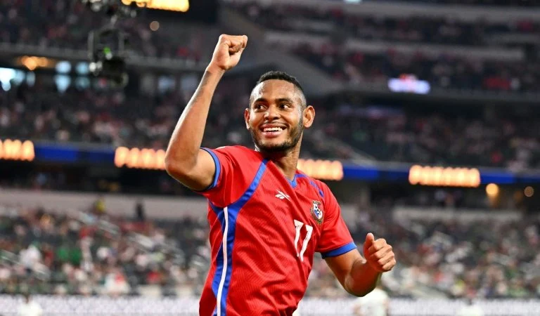 Mexico, Panama reach Gold Cup semis with hat trick for Diaz