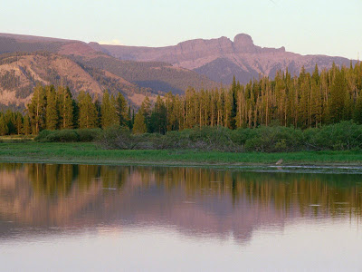 Yellowstone Lake Standard Resolution Wallpaper