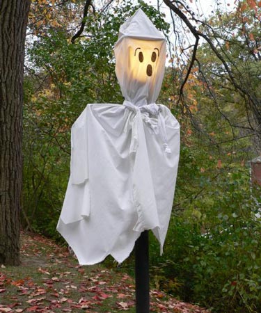 Decorate ghost with lamp post and white fabric