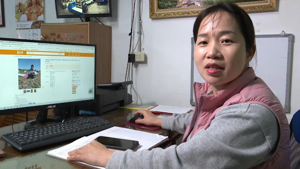 ▲地瓜農民劉彩紅在大陸她是從事電腦相關行業，嫁來台灣希望能發揮自己專長，因此開啟幫助夫家網路行銷地瓜之路。（記者林明佑攝）