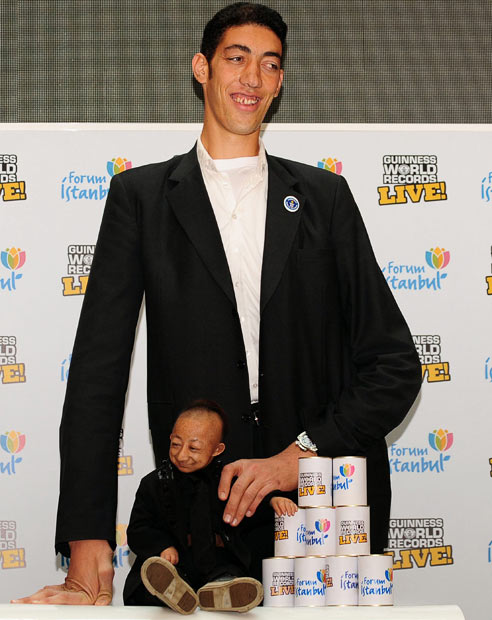 shortest person in world. shortest man on earth. tallest