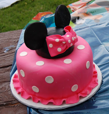 Minnie Mouse Birthday Cakes on Mouse Cakes   Minnie Cake Is Strawberry And Mickey Is Chocolate