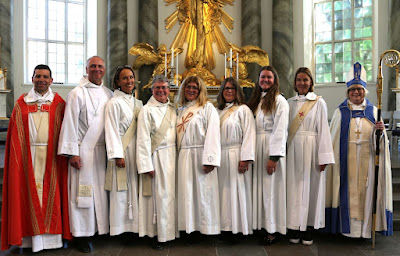 Gruppbild i kyrkan