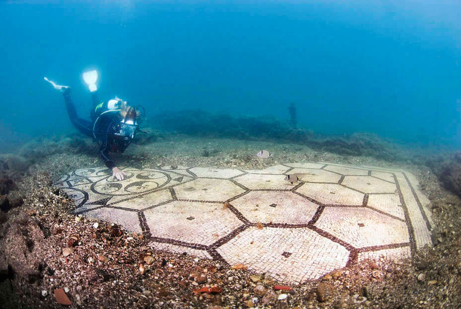 Mind-Blowing Pictures Unveil Sunken Town That Used To Be A Popular Resort of Roman High-Culture