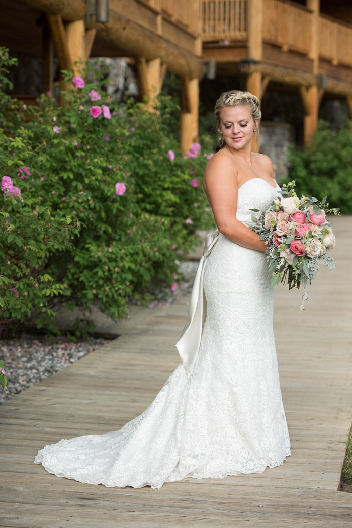 Montana Bride / Bouquet / Jessie Moore Photography / Florist: Melinda Anderson