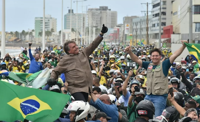 Confira nas imagens qual presidenciável levou mais gente às ruas de Salvador