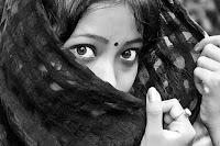 a women wearing bindi