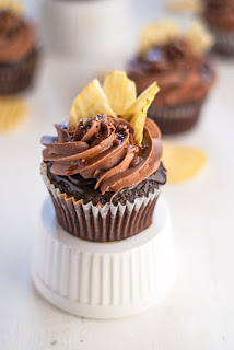 cupcakes with coffee, coffee glazed cupcakes, chocolate coffee cupcakes