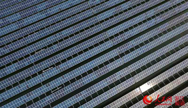 الصين استكملت بناء أكبر محطة طاقة شمسية عائمة فى العالم 