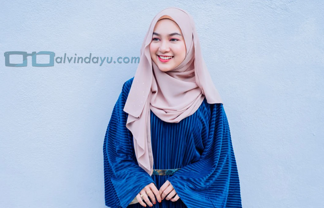 6 Tips Memilih Warna Hijab Bagi Wajah Bulat Agar Terlihat - Warna jilbab yang membuat wajah terlihat cerah