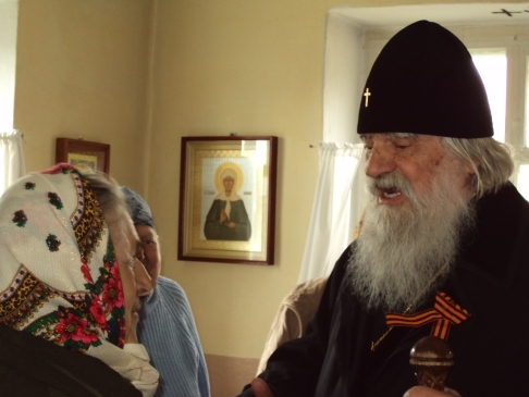 Владыка Феодосий посетил церковь великомученицы Варвары в 2010 году в день освящения памятника святому Георгию Победоносцу в Большеречье Владыка Феодосий посетил церковь великомученицы Варвары в 2010 году в день освящения памятника святому Георгию Победоносцу в Большеречье