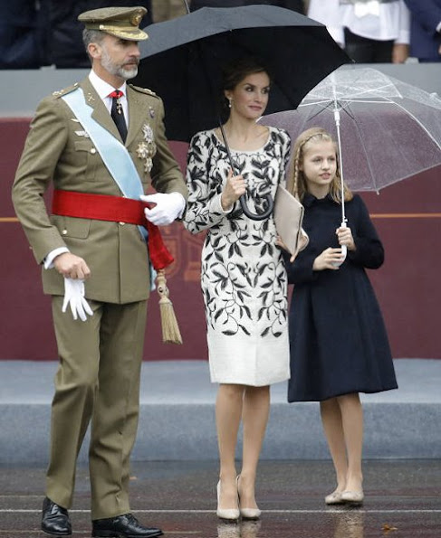 Queen Letizia wore dress,Leonor red coat earring style fashions