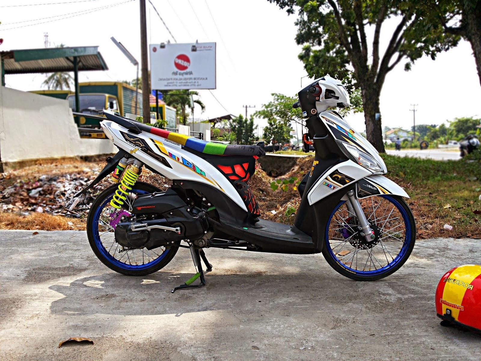 44 Ide Modif Motor Mio J Putih Terunik Kurama Motor