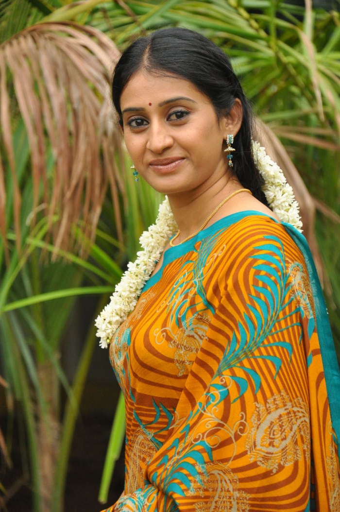 1stbuzz: telugu tv serial actress meena beautiful saree photos