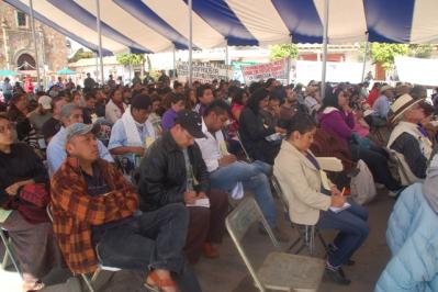 http://www.lajornadamichoacan.com.mx/2014/10/15/el-concejo-de-cheran-gira-orden-de-arresto-contra-abundio-marcos-prado/