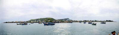 Một phần huyện đảo Lý Sơn nhìn từ ngọn Hải Đăng trên biển