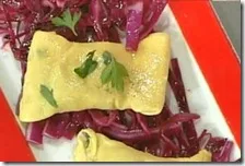 Fagottini con fior di latte e insalata di cavolo cappuccio