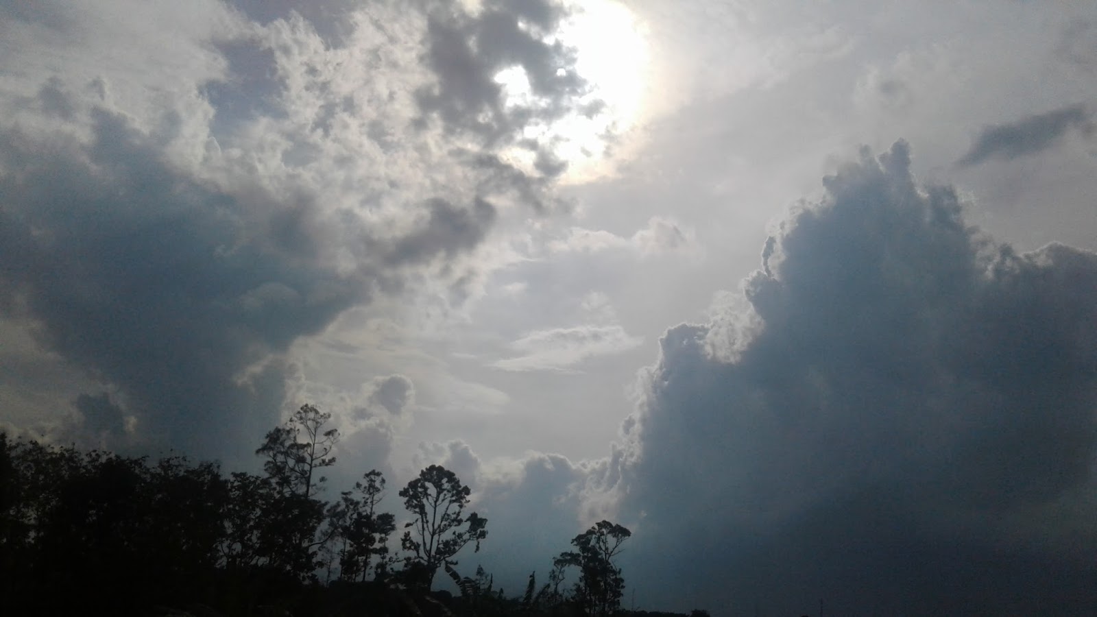 Foto Mega Di Langit Sore Hari Yang Indah