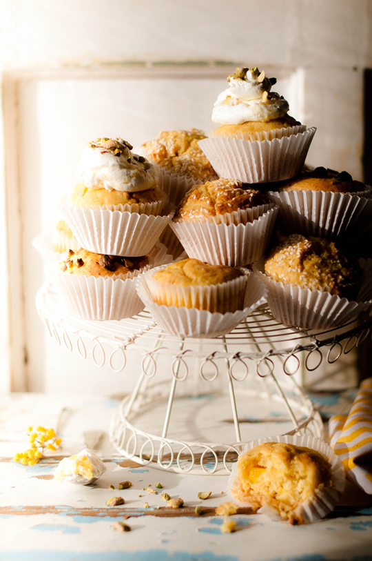Corn and mango muffins with sesame seeds or with pistachio and pineapple heavy cream