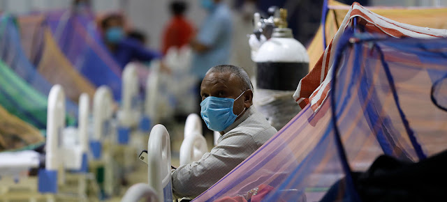 Pacientes recibiendo tratamiento en el centro de atención COVID-19 en la Villa de los Juegos de la Commonwealth en Nueva Delhi, India.UNICEF/Amarjeet Singh