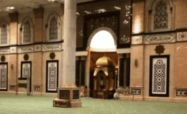 Hukum Bersyair  Dalam Masjid