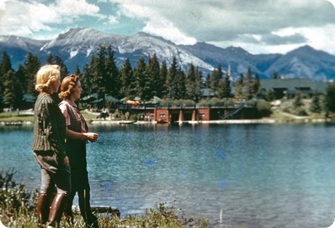 women traveling alone