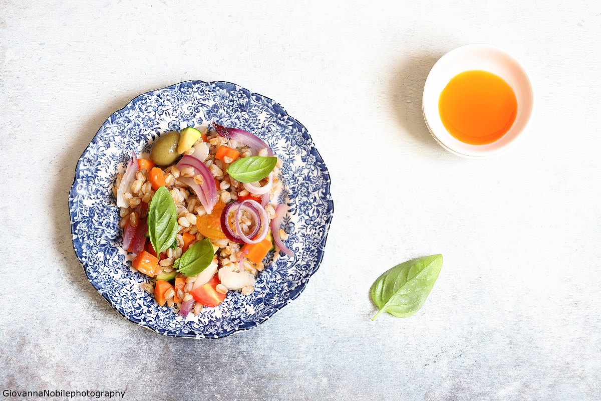 Farro con verdure al vapore e olio al peperoncino