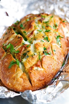 #Recipe : Cheesy Garlic Pull Apart Bread