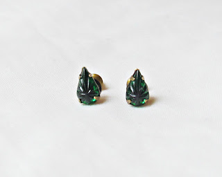 image emerald green vintage glass earrings jewellery jewelry two cheeky monkeys handmade teardrop pear carved star