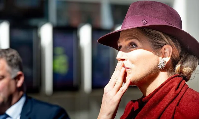 Queen Maxima wore a red midi dress from Natan. The Queen wore a new burgundy hat by Maison Michel Paris