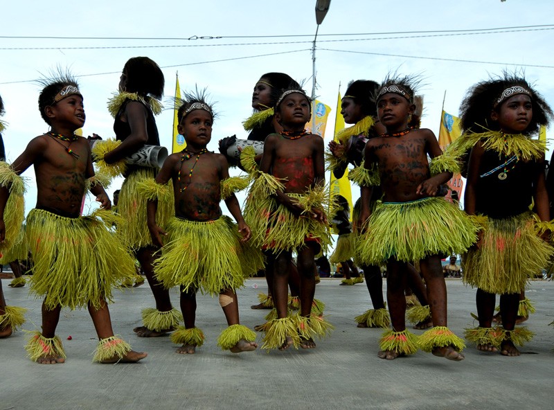  Unique Culture  In Papua Lake Sentani Festival