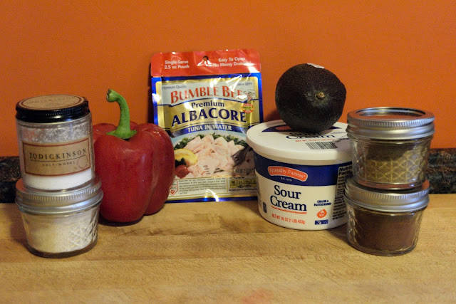 A picture of the ingredients for the tuna salad.