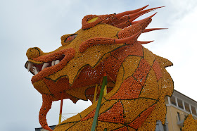 Pic of dragon's head made out of oranges and lemons