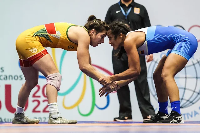 Giullia Penalber (a esquerda) em ação nos Jogos Sul-Americanos de Assunção