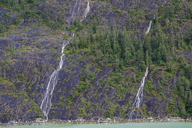 alaska-waterfalls-travel-the-east