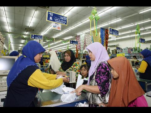 [Perempuan,+or+Women,+signs+are+displayed+above+the+check-out+counters+to+demarcate+separate+lines+for+women+and+men+at+Mydin+Mohamed+Holding+.jpg]