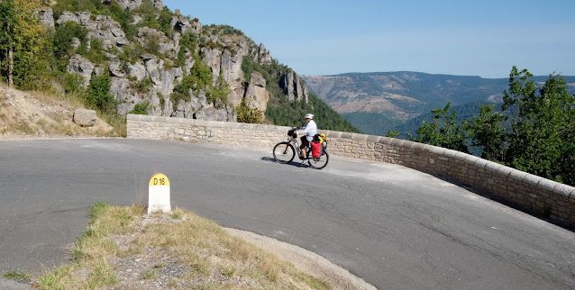 Sur la route du Causse Méjean