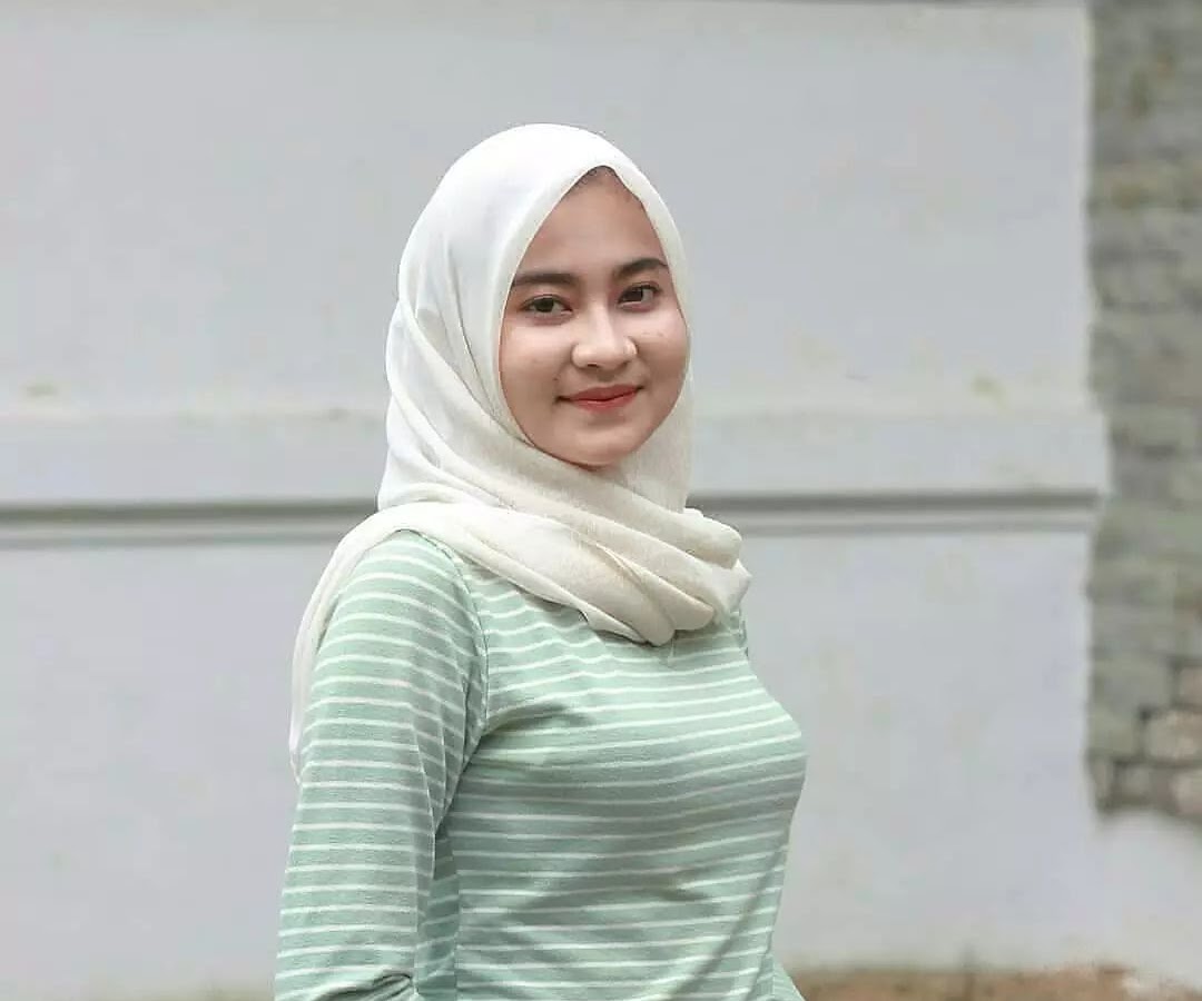 3 Hijab Girl Pic