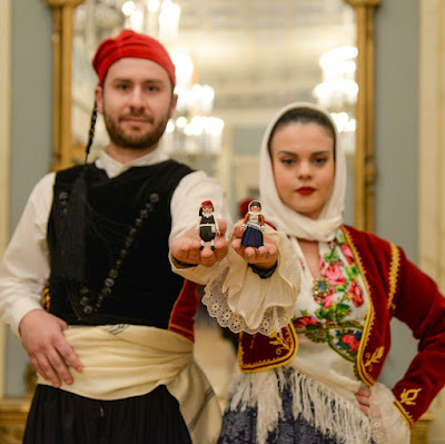 Η παραδοσιακή φορεσιά των Κυθήρων στη σύγχρονη εποχή με Playmogreek