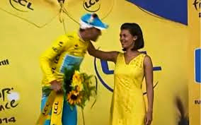 Tour de France: le maillot jaune se prend un râteau sur le podium