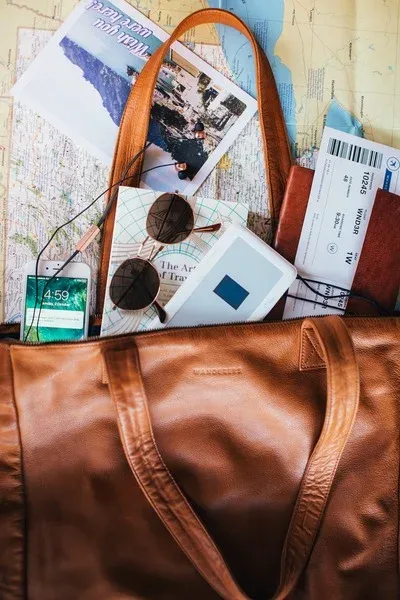 6 Things Every Parent Must Have In Their Travel Bag