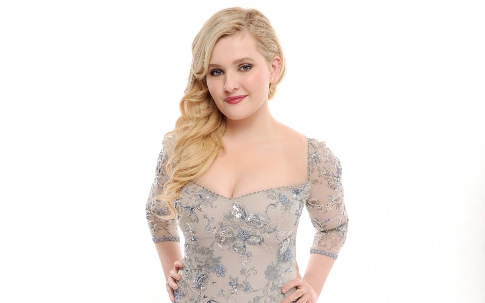 Hollywood Actress Abigail Breslin HD Images and Wallpapers