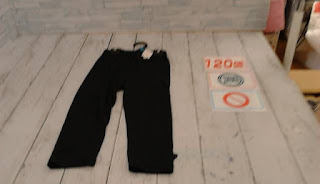 中古品　子供服　１２０㎝　ブラック　ロングパンツ　１００円