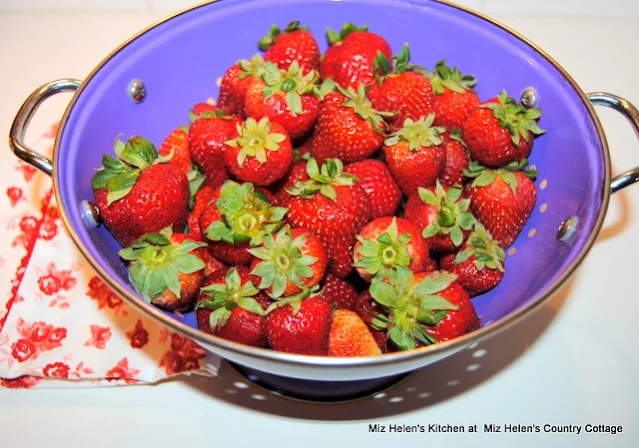 Fresh Strawberry Cookies at Miz Helen's Country Cottage