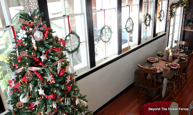 schoolhouse, Christmas wreath, DIY, Red ribbon, Christmas tree, woodland Christmas, http://bec4-beyondthepicketfence.blogspot.com/2015/12/12-days-of-christmas-day-11-how-to-make.html