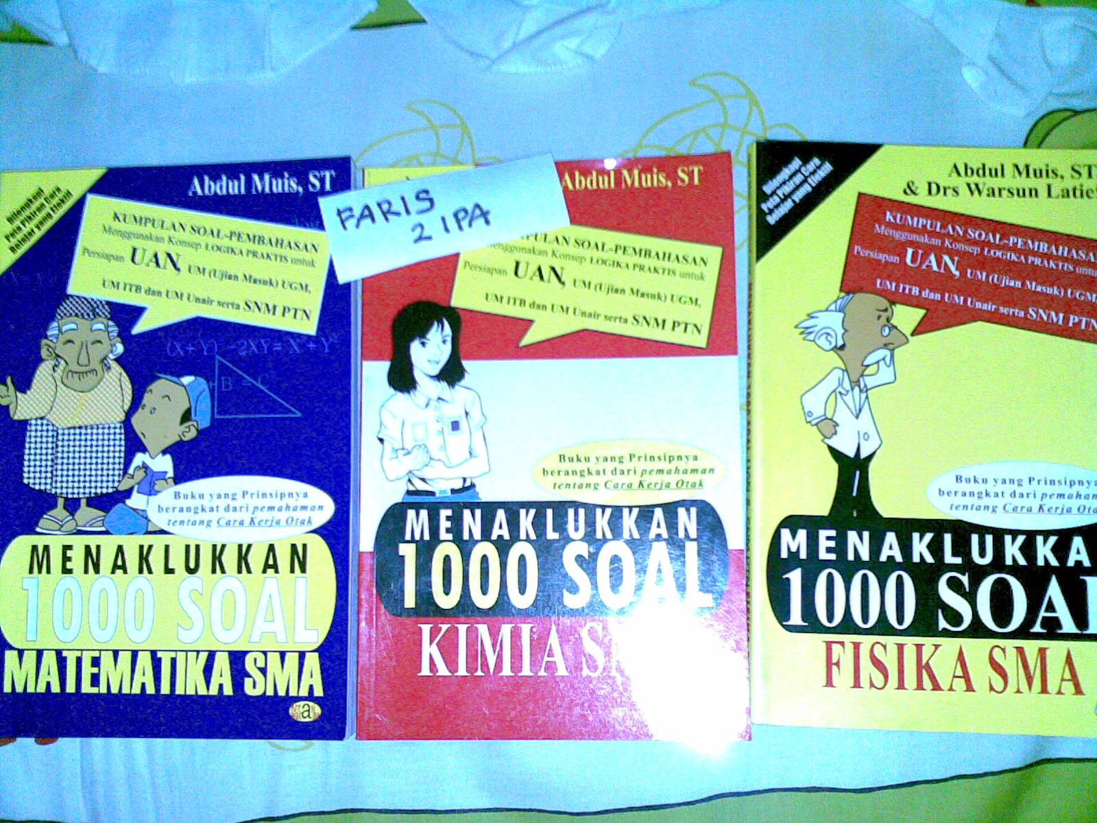 aslinya ada 4 buku yg 1 lagi masih belum ready hhe