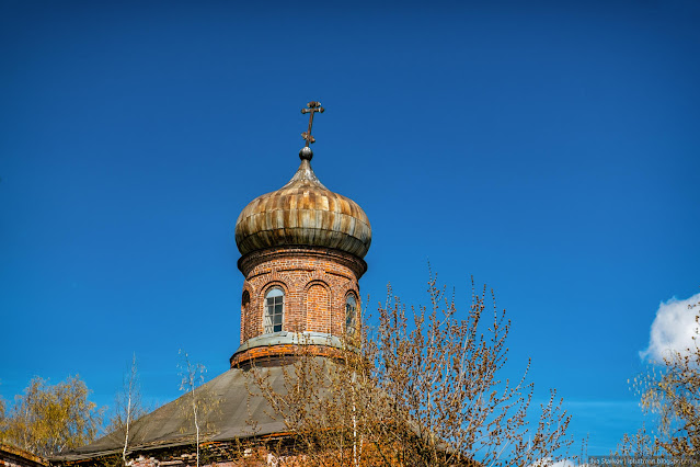 Ржавый купол церкви