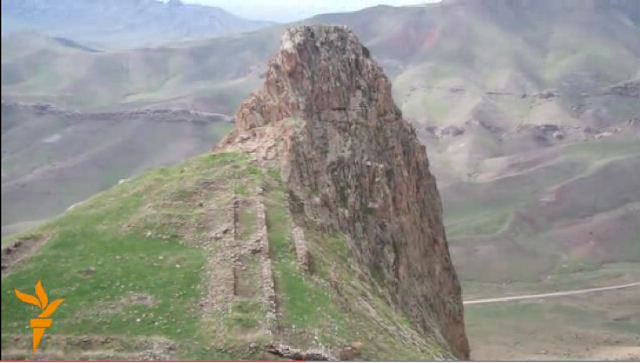 Armenian historic heritage site destroyed by erroneous "restoration" (Yernjak ("Alinja Tower"), modern Azerbaijan). 